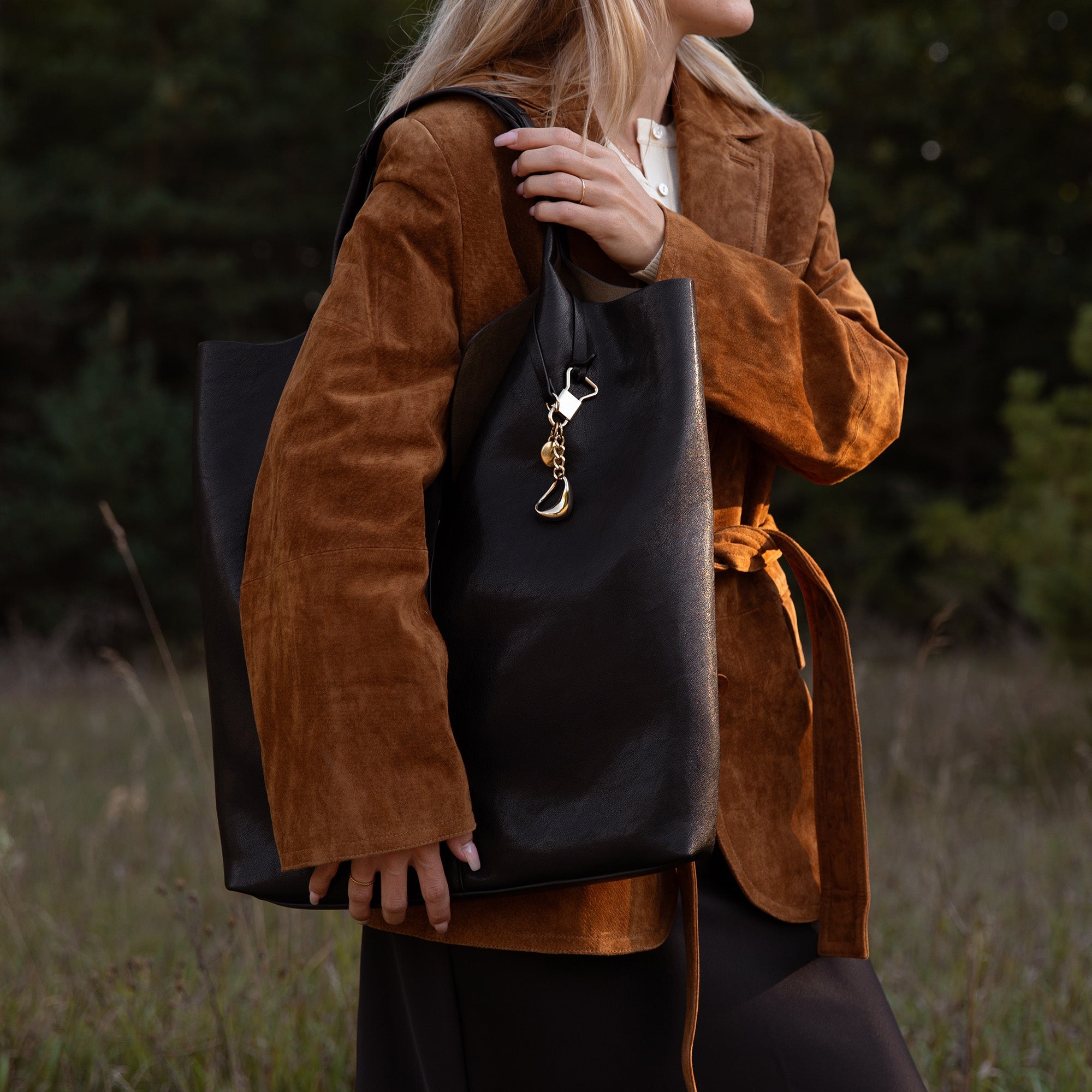 AUGUSTE TOTE BLACK STELLA