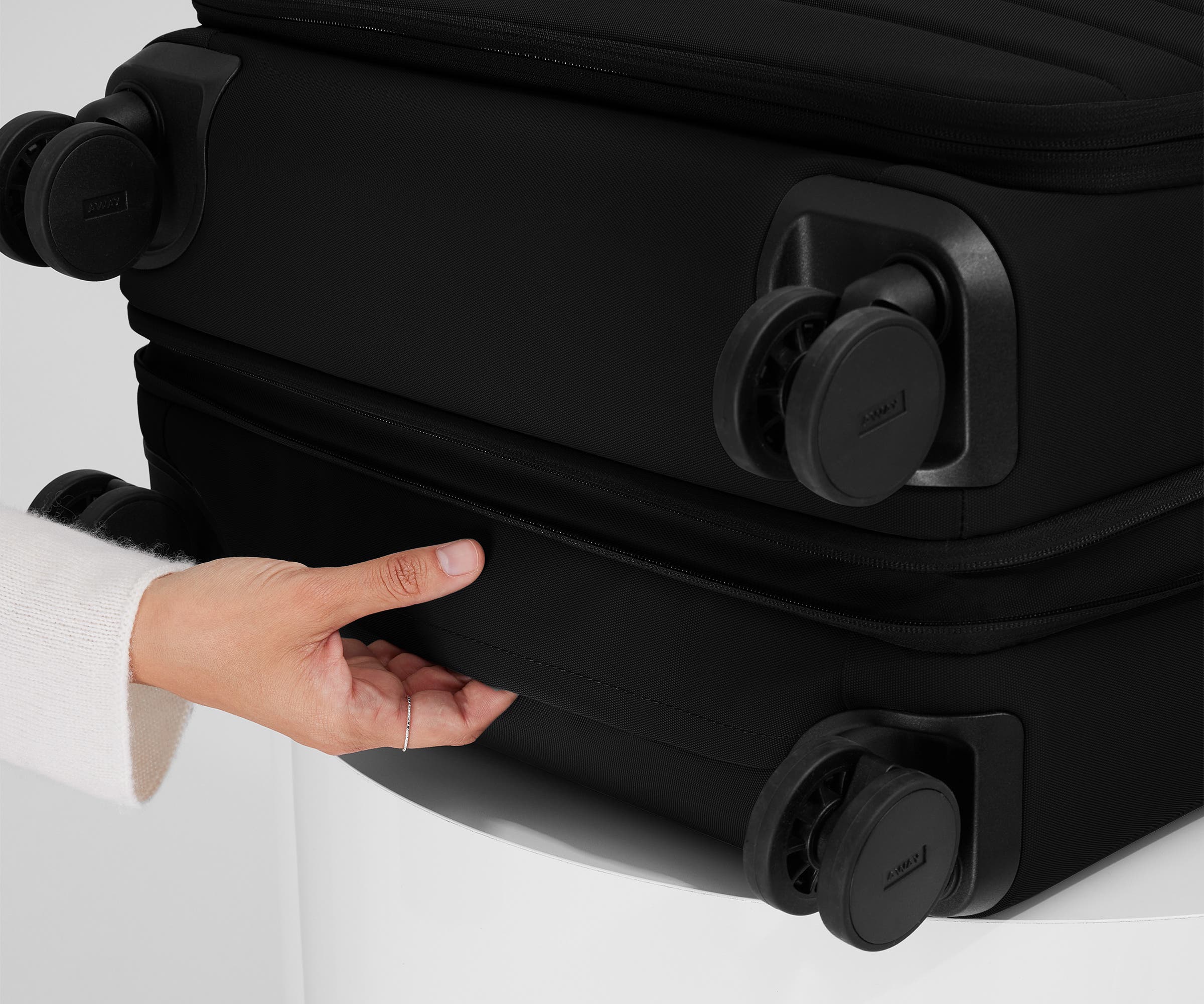 The Softside Medium in Jet Black