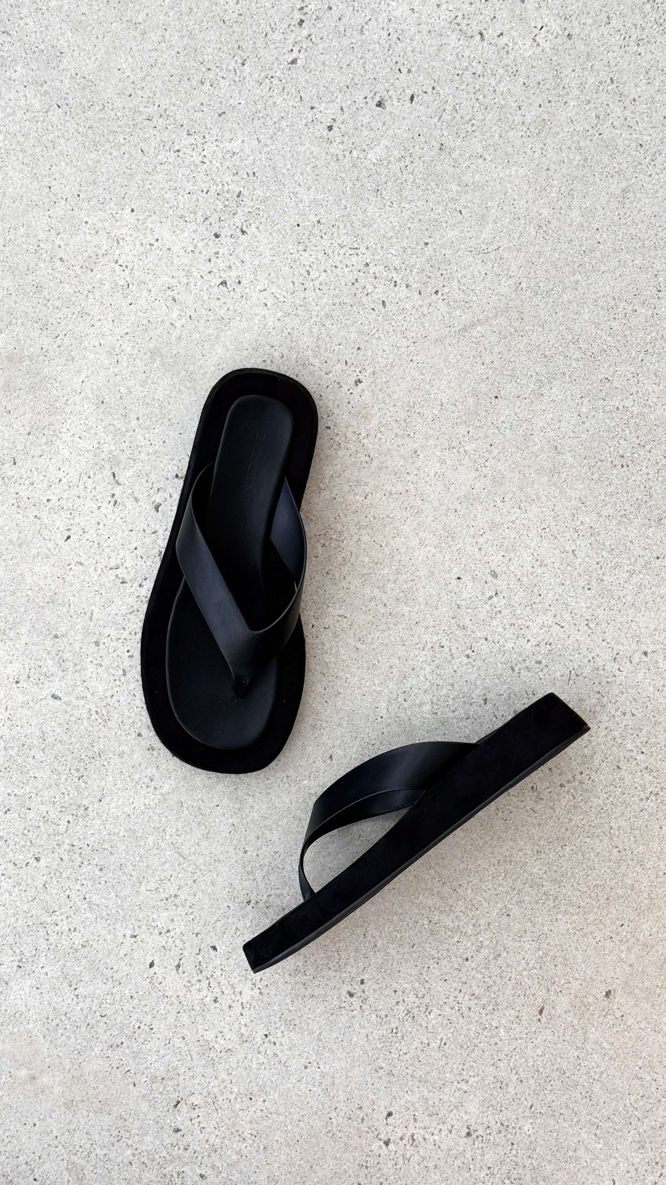 Yamira Thong - Black