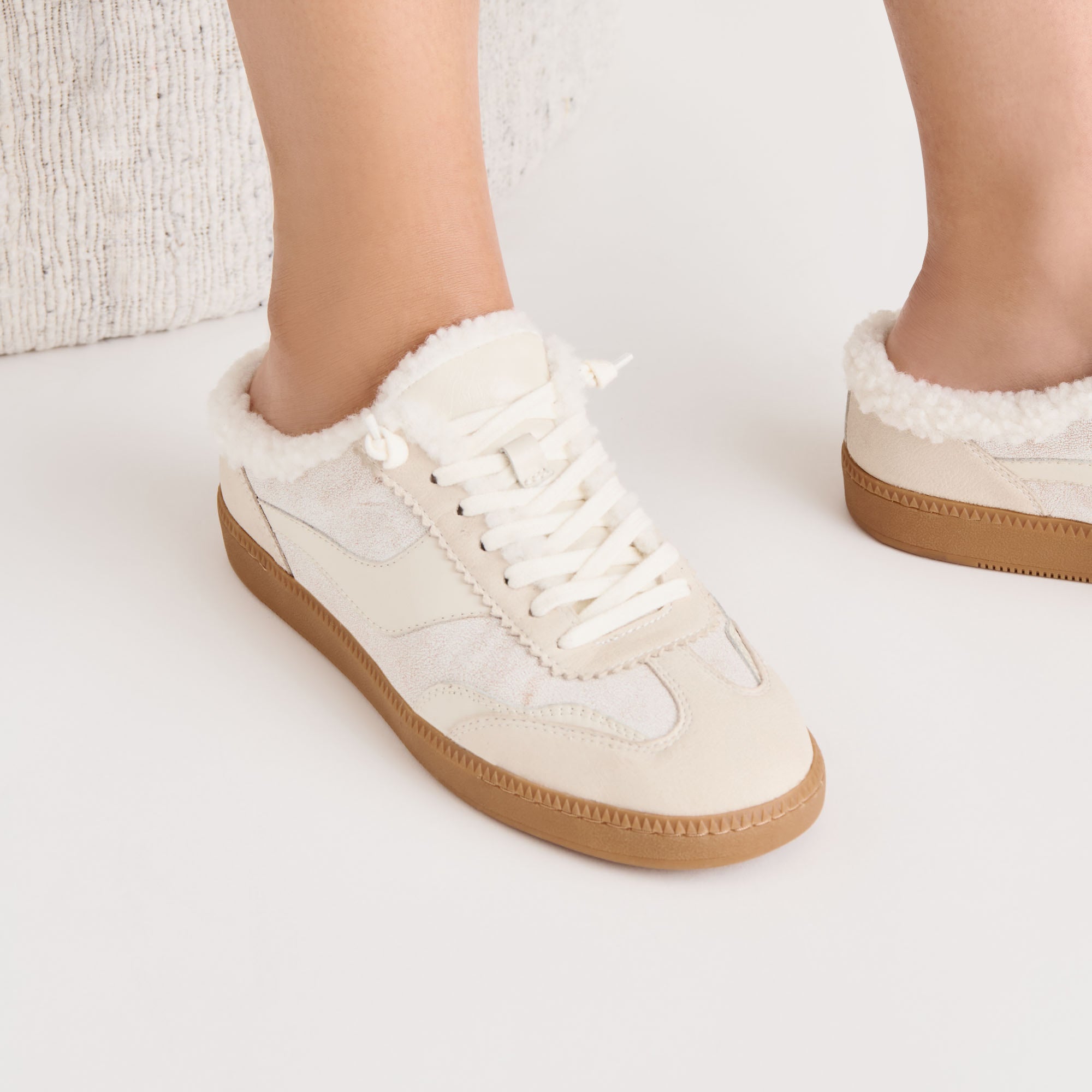 NOTICE SLIDE PLUSH SNEAKERS OFF WHITE CRACKLED LEATHER