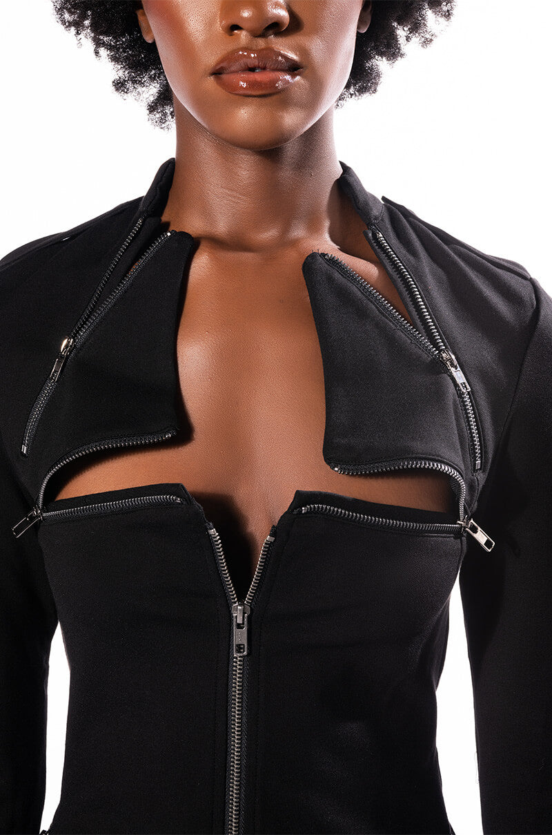 DEJA VU ZIPPER DETAIL LONG SLEEVE TOP