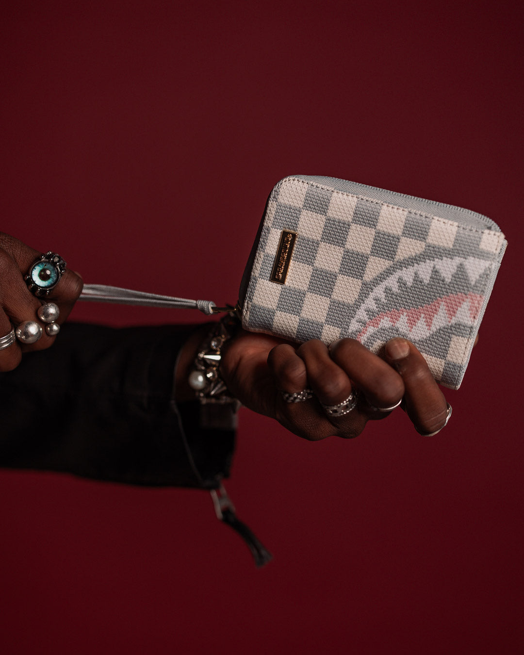 KNIT SHARKS IN PARIS IN CREAM WALLET